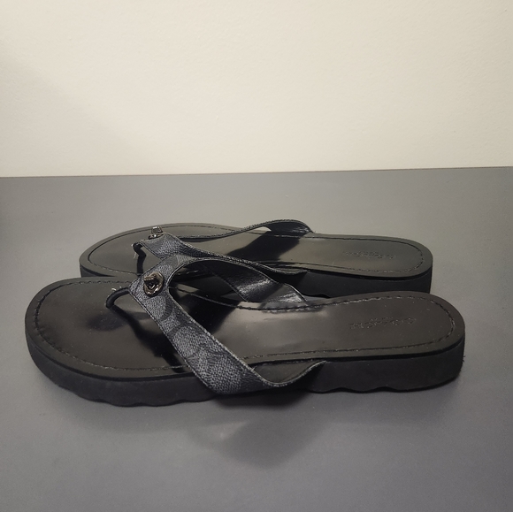 Coach Shelly Turn lock details Flip Flop Black Sz 39.5 - Picture 4 of 7